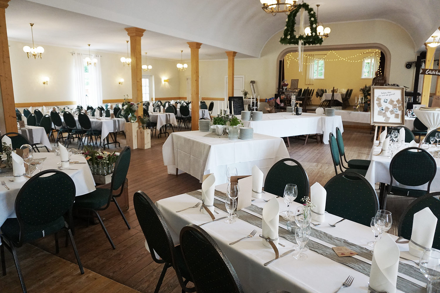 Gasthof-Dahms-Feste-feiern-Hochzeit-Saalansicht