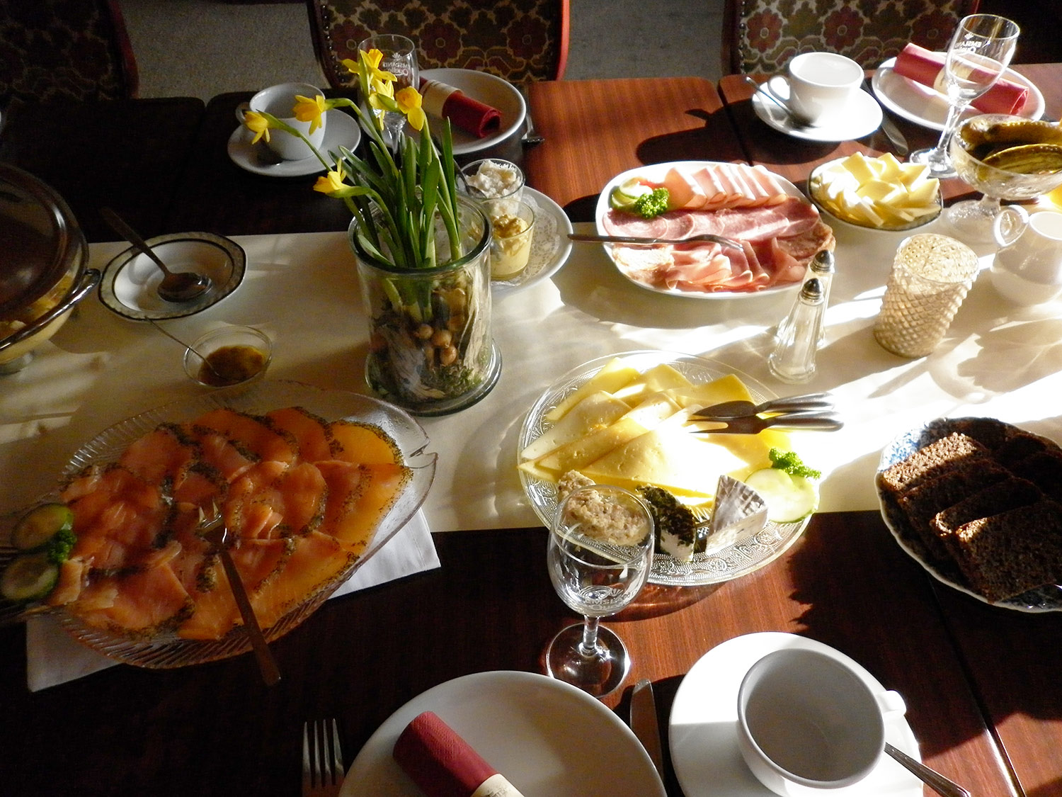 Gasthof-Dahms-Fruehstueck-am-Tisch