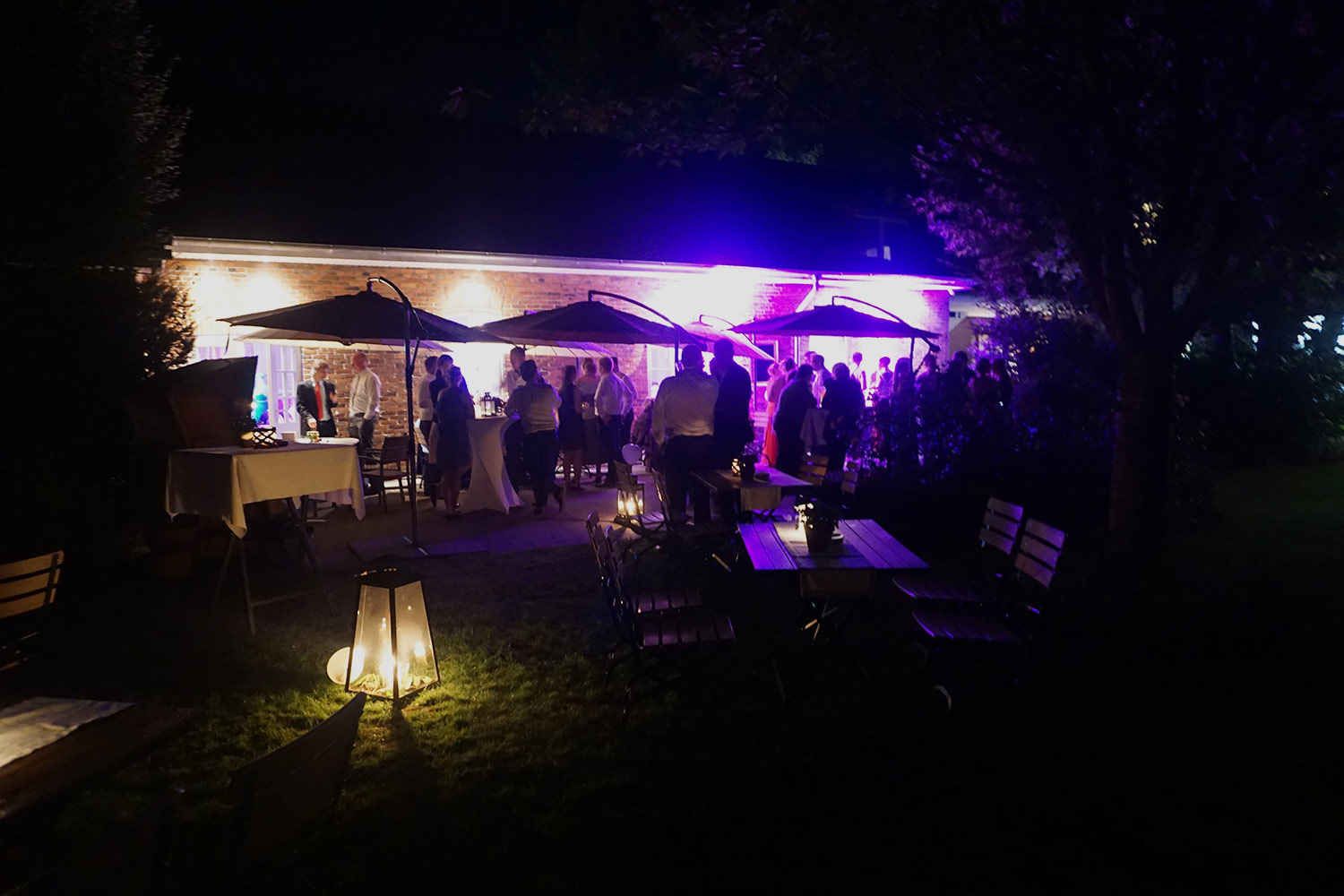 Gasthof-Dahms-Feste-feiern-Nachts-auf-der-Gartenterasse