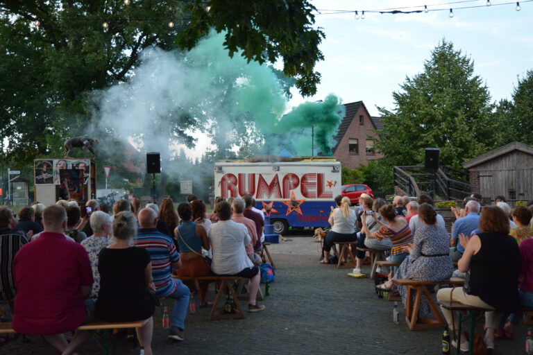 Rumpel Pumpel Thetaer auf em Hof_Foto_Juliane Taggeselle
